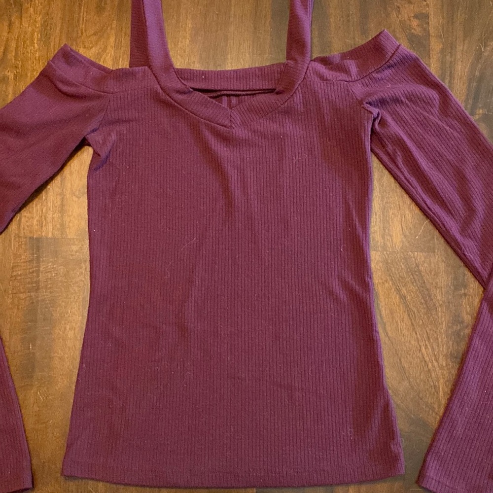 Women’s Aeropostale fitted top. Size XS Maroon